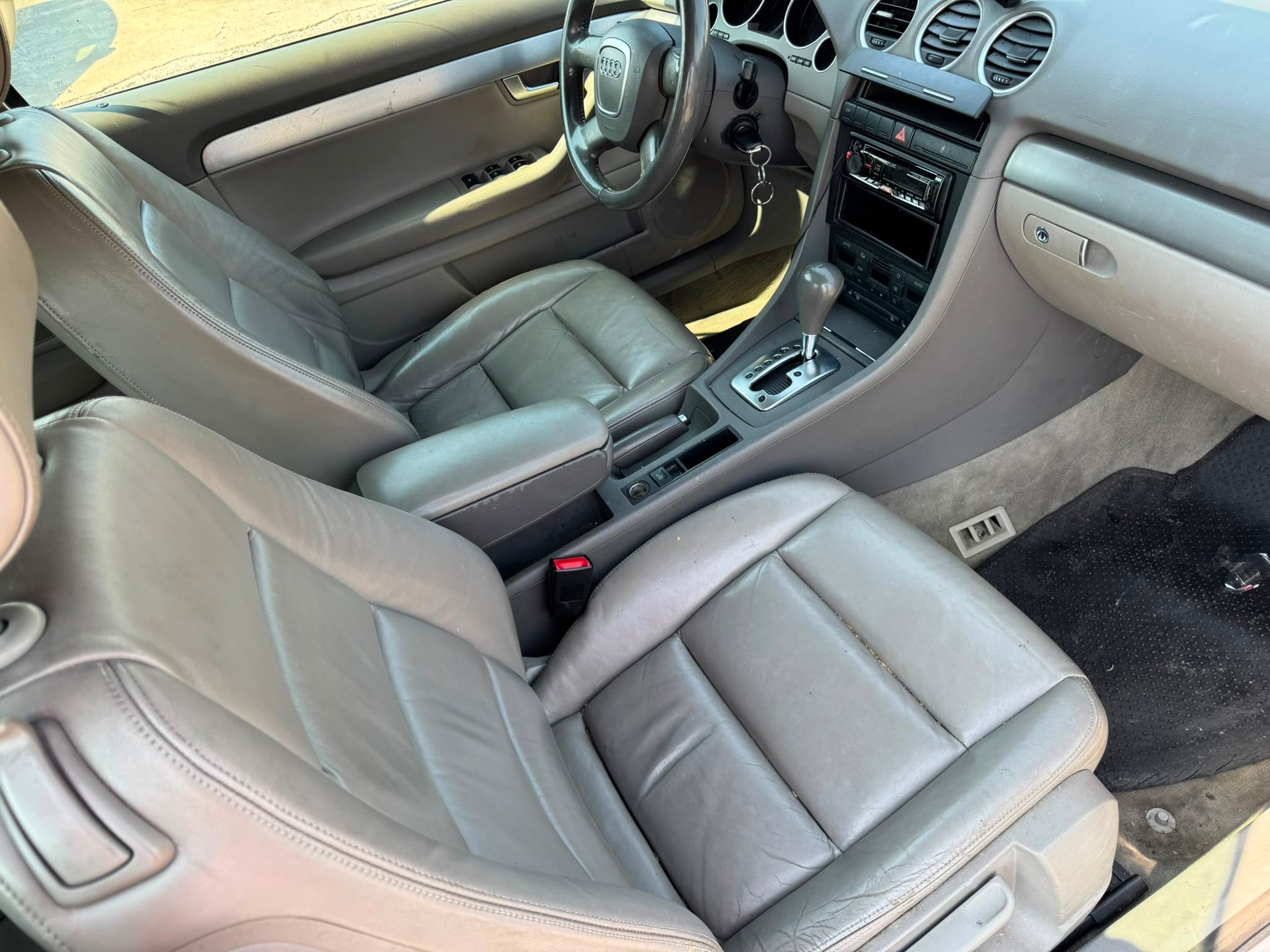 AUDI A4 Cabriolet 2.0T FSI multitronic-image-9