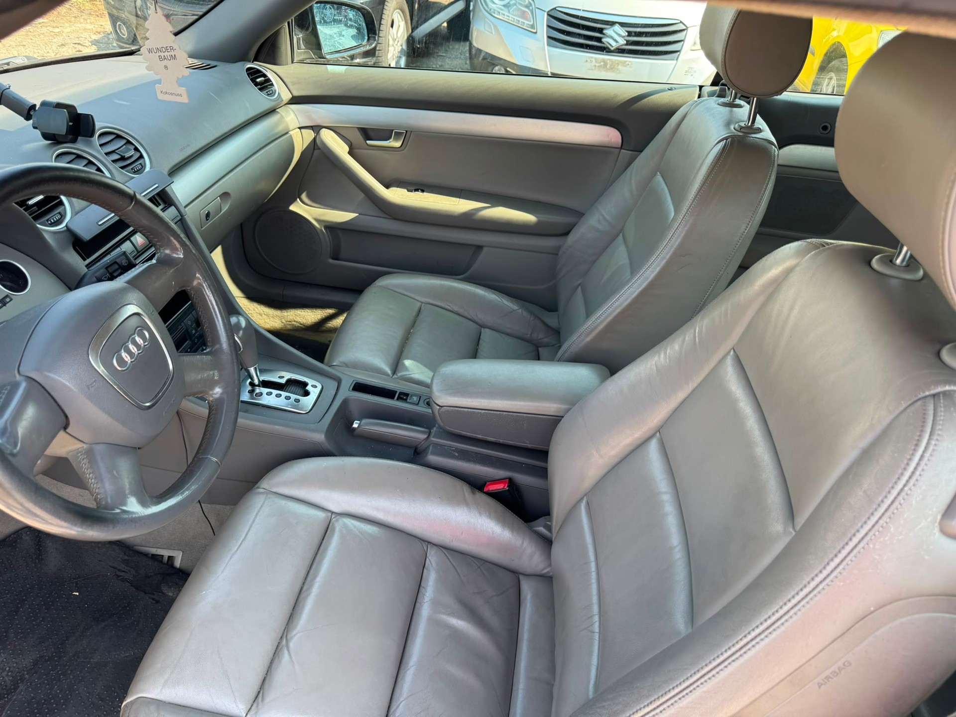 AUDI A4 Cabriolet 2.0T FSI multitronic-image-8