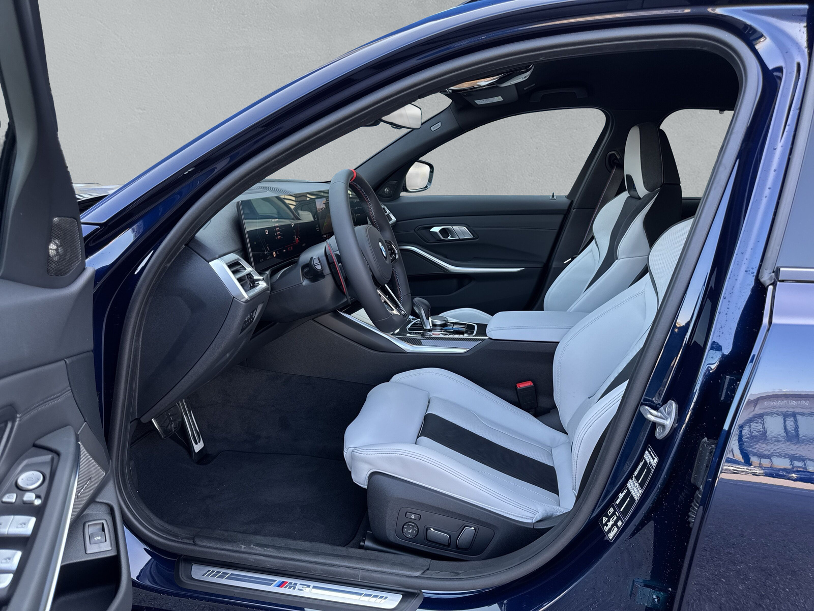 BMW M3 Touring xDrive Competition M-image-11