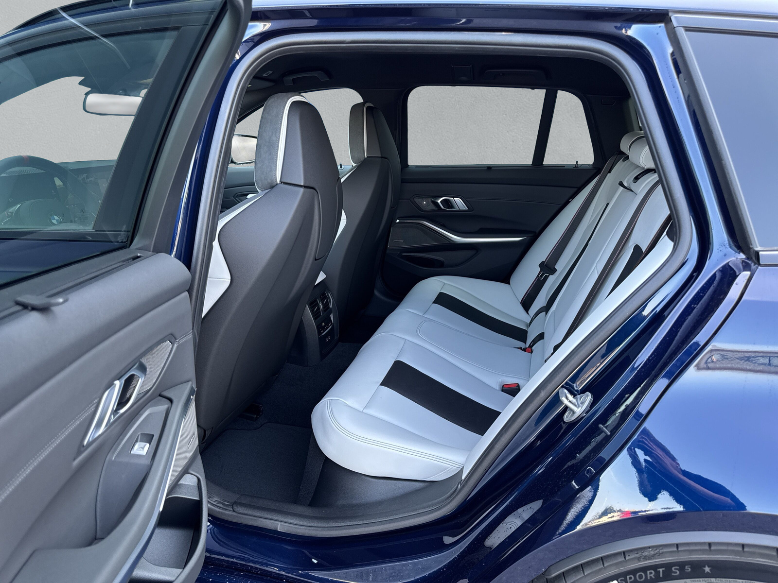 BMW M3 Touring xDrive Competition M-image-15