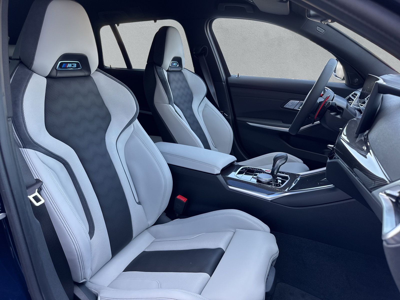 BMW M3 Touring xDrive Competition M-image-12