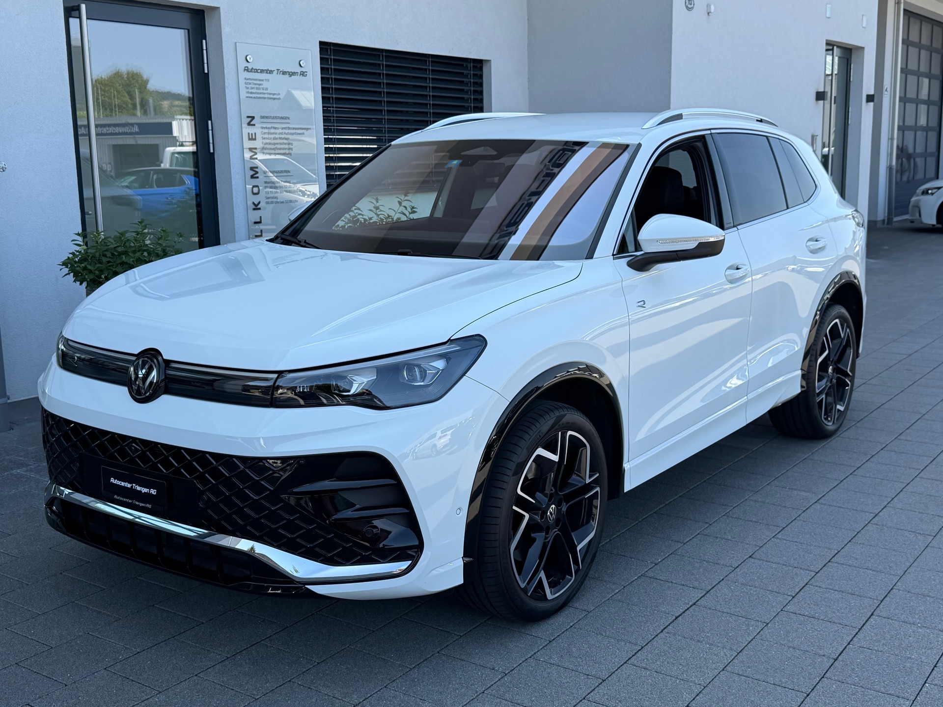 VW Tiguan 2.0 TDI SCR R-Line 4Motion DSG-image-4
