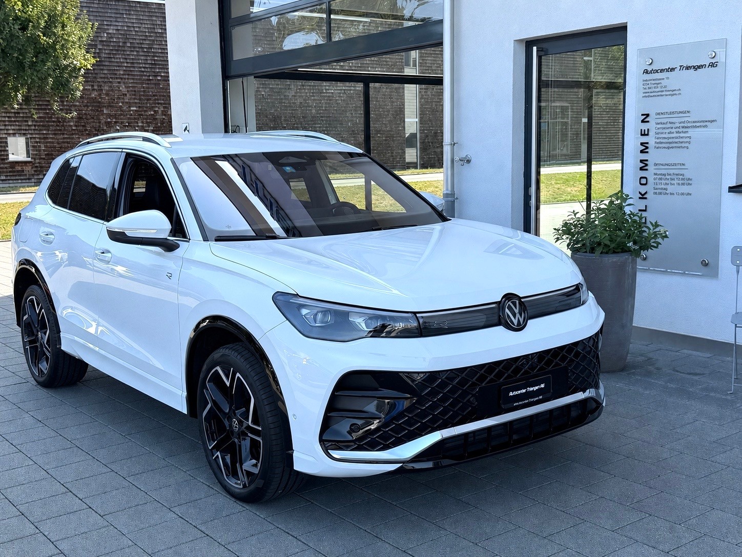 VW Tiguan 2.0 TDI SCR R-Line 4Motion DSG-image-3