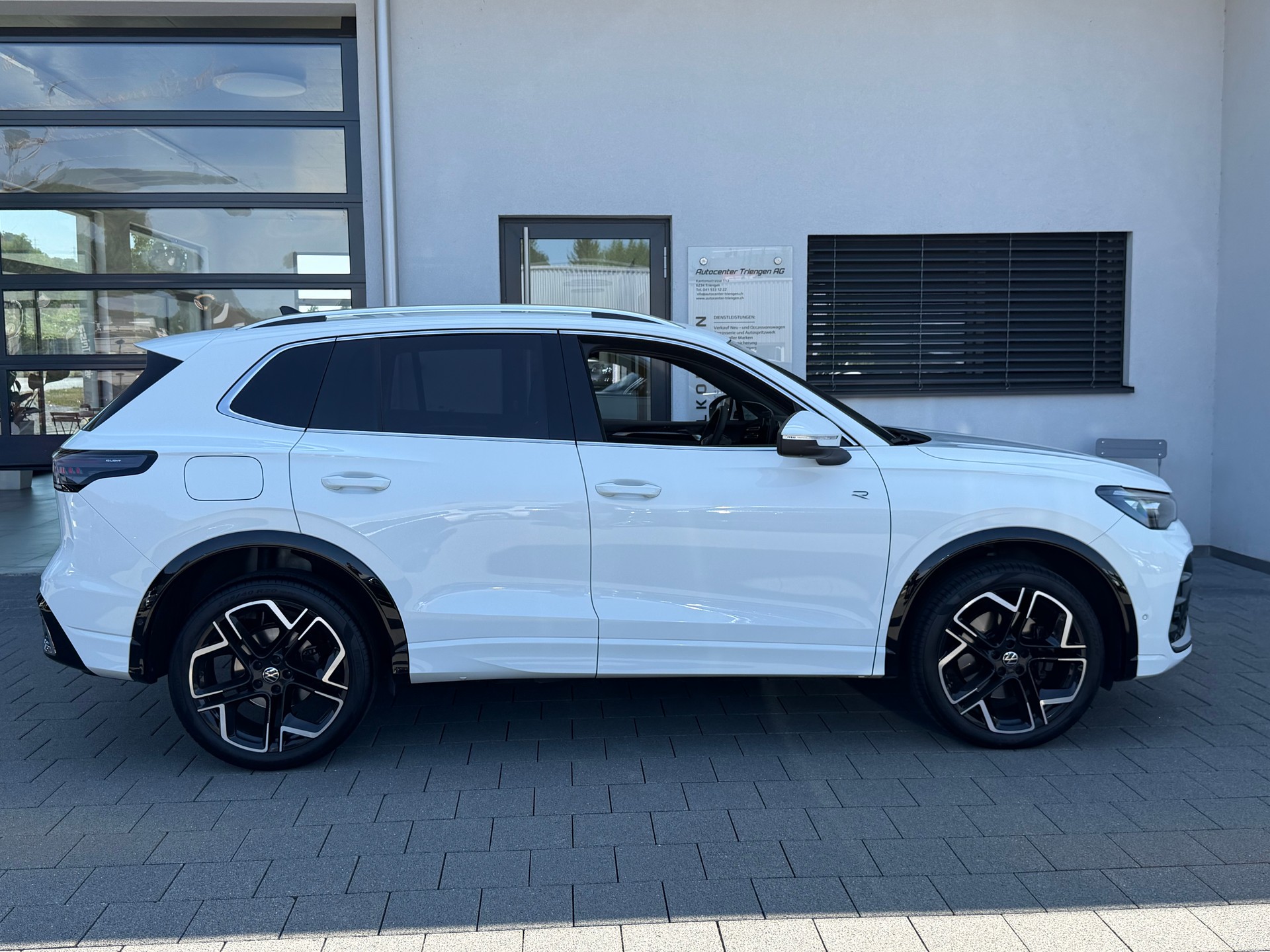 VW Tiguan 2.0 TDI SCR R-Line 4Motion DSG-image-10