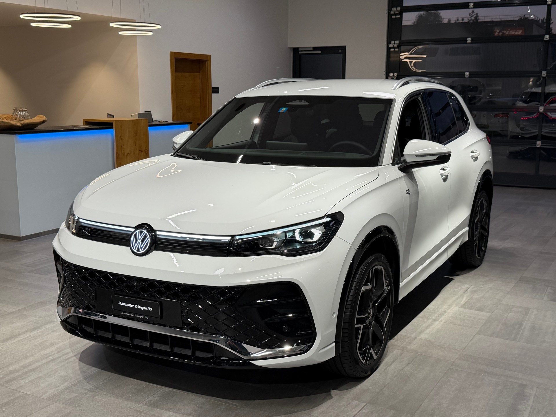 VW Tiguan 2.0 TDI SCR R-Line 4Motion DSG-image-5