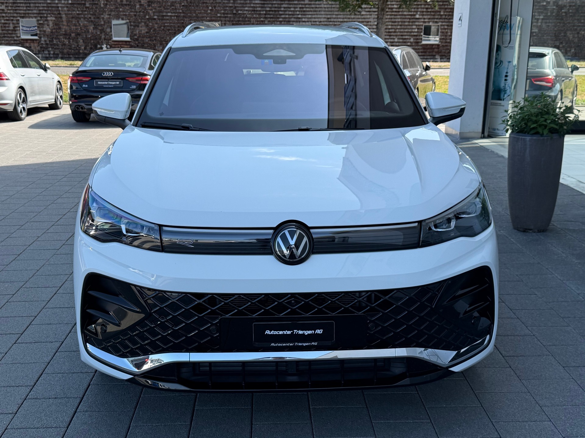 VW Tiguan 2.0 TDI SCR R-Line 4Motion DSG-image-6
