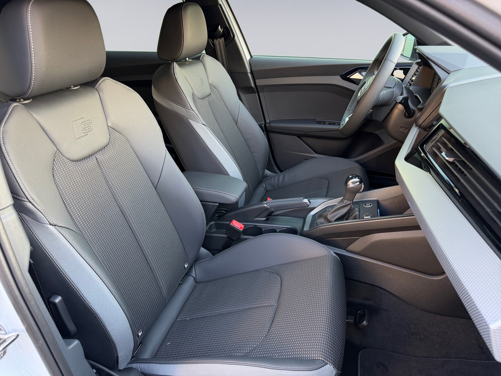 AUDI A1 Sportback 30 TFSI S Line Attraction S-tronic-image-12