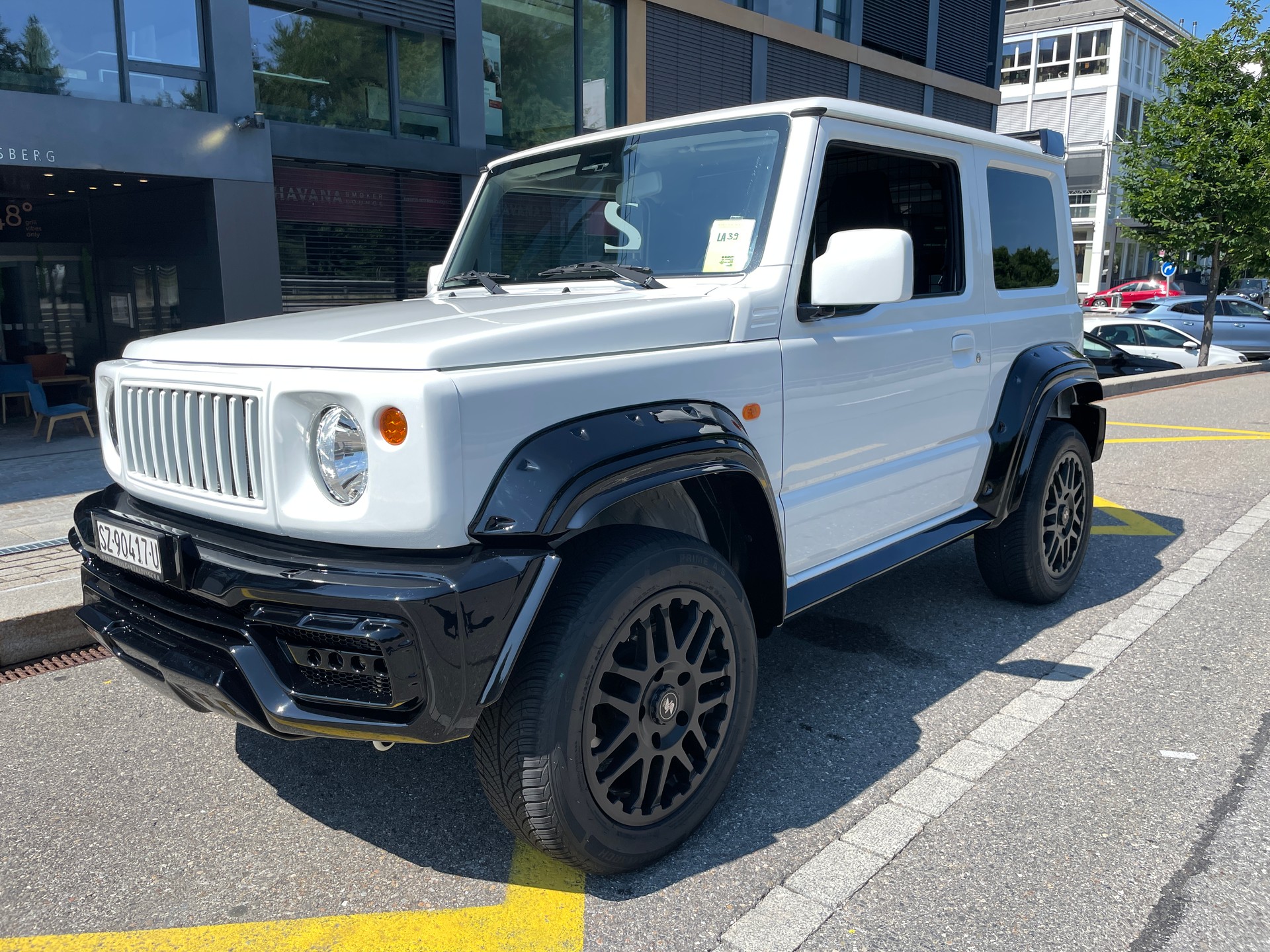 SUZUKI Jimny 1.5 MAN 4x4 AMG Style Umbau-image-0
