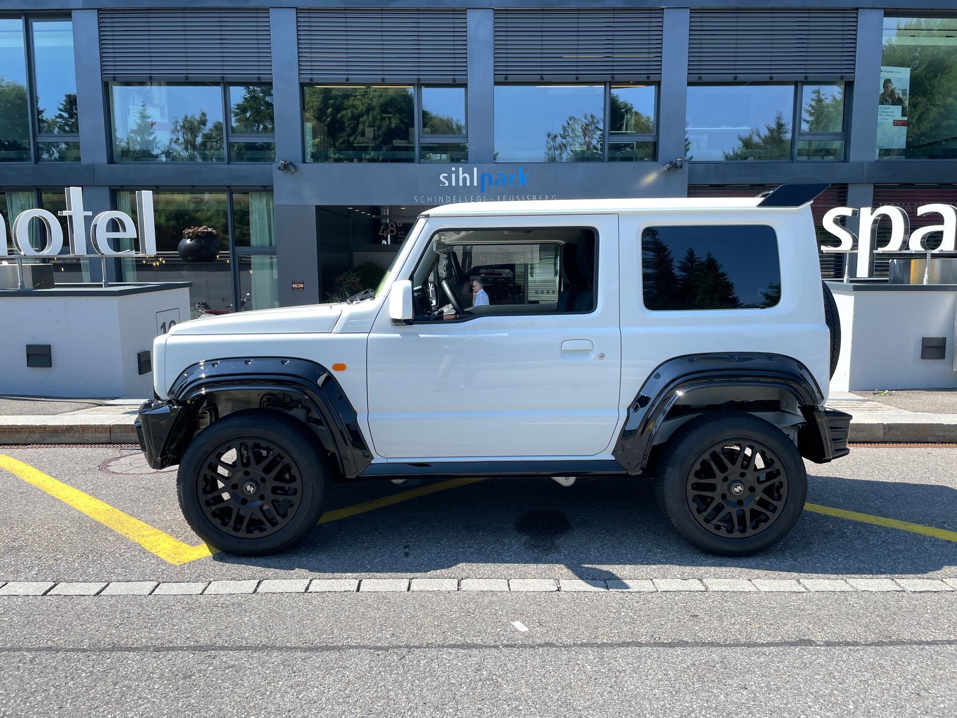 SUZUKI Jimny 1.5 MAN 4x4 AMG Style Umbau-image-8