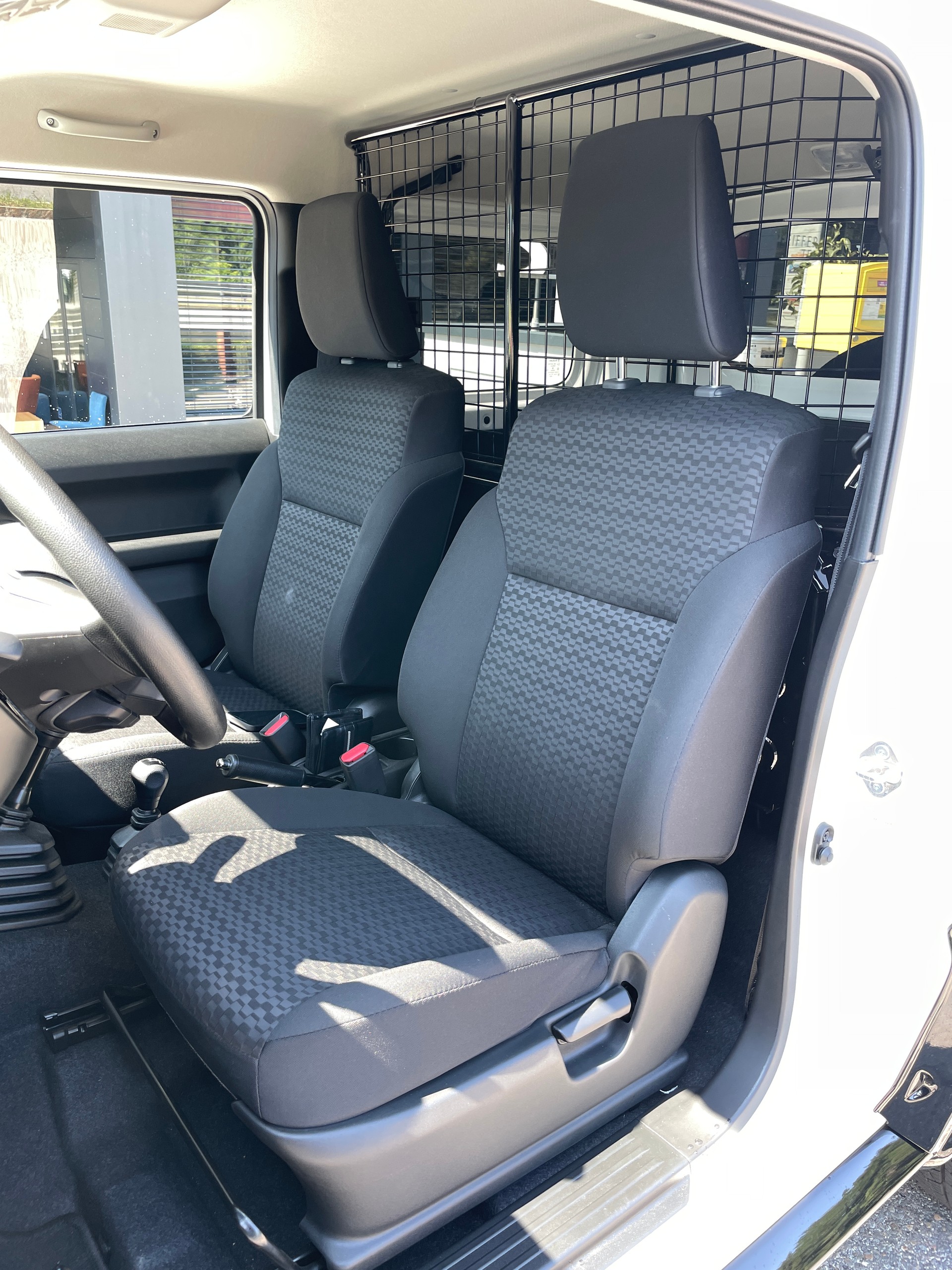 SUZUKI Jimny 1.5 MAN 4x4 AMG Style Umbau-image-12