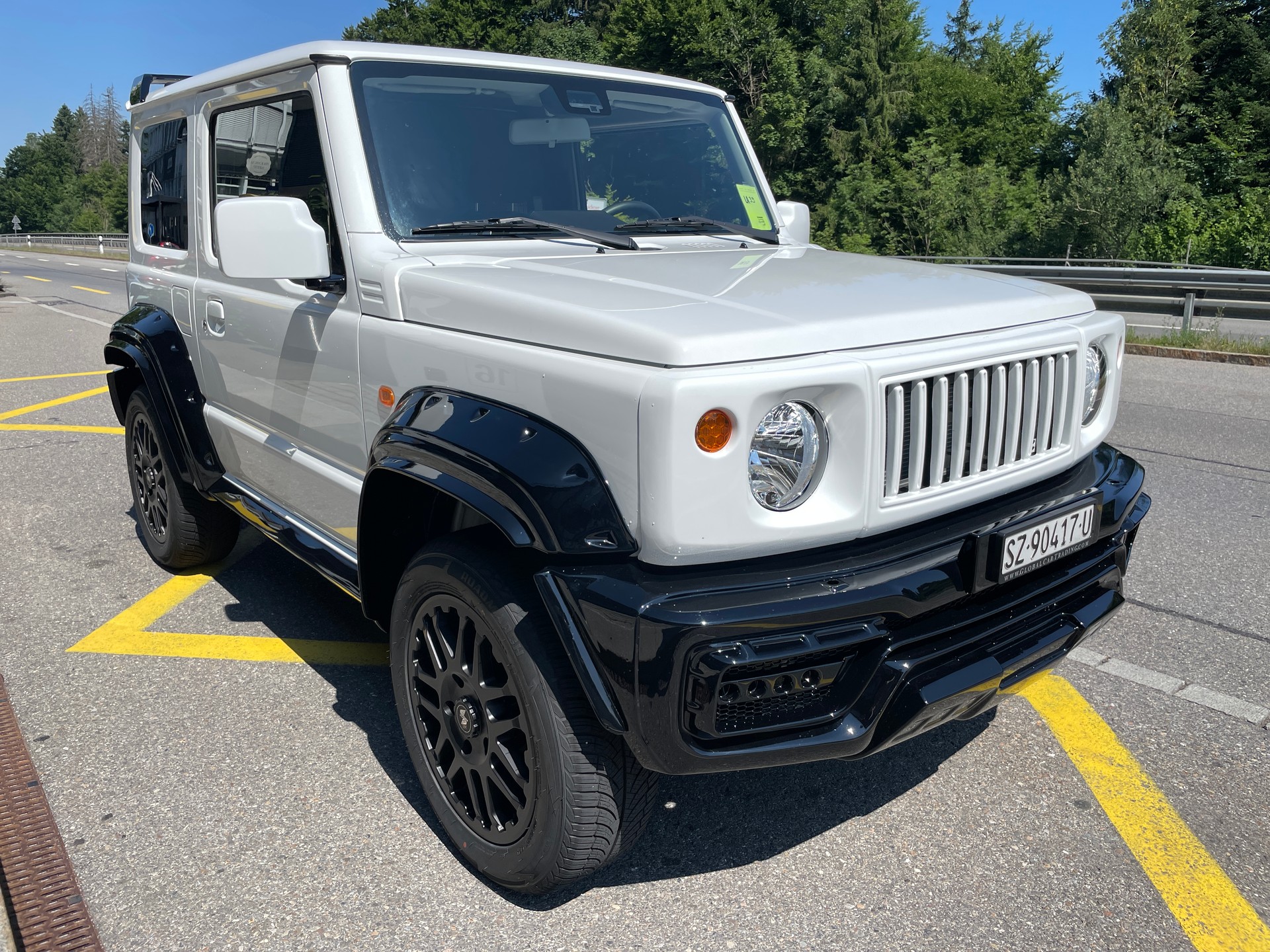 SUZUKI Jimny 1.5 MAN 4x4 AMG Style Umbau-image-2