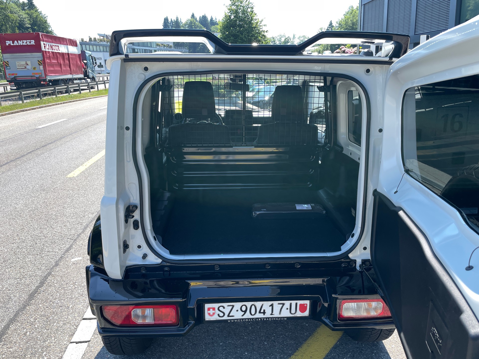 SUZUKI Jimny 1.5 MAN 4x4 AMG Style Umbau-image-6