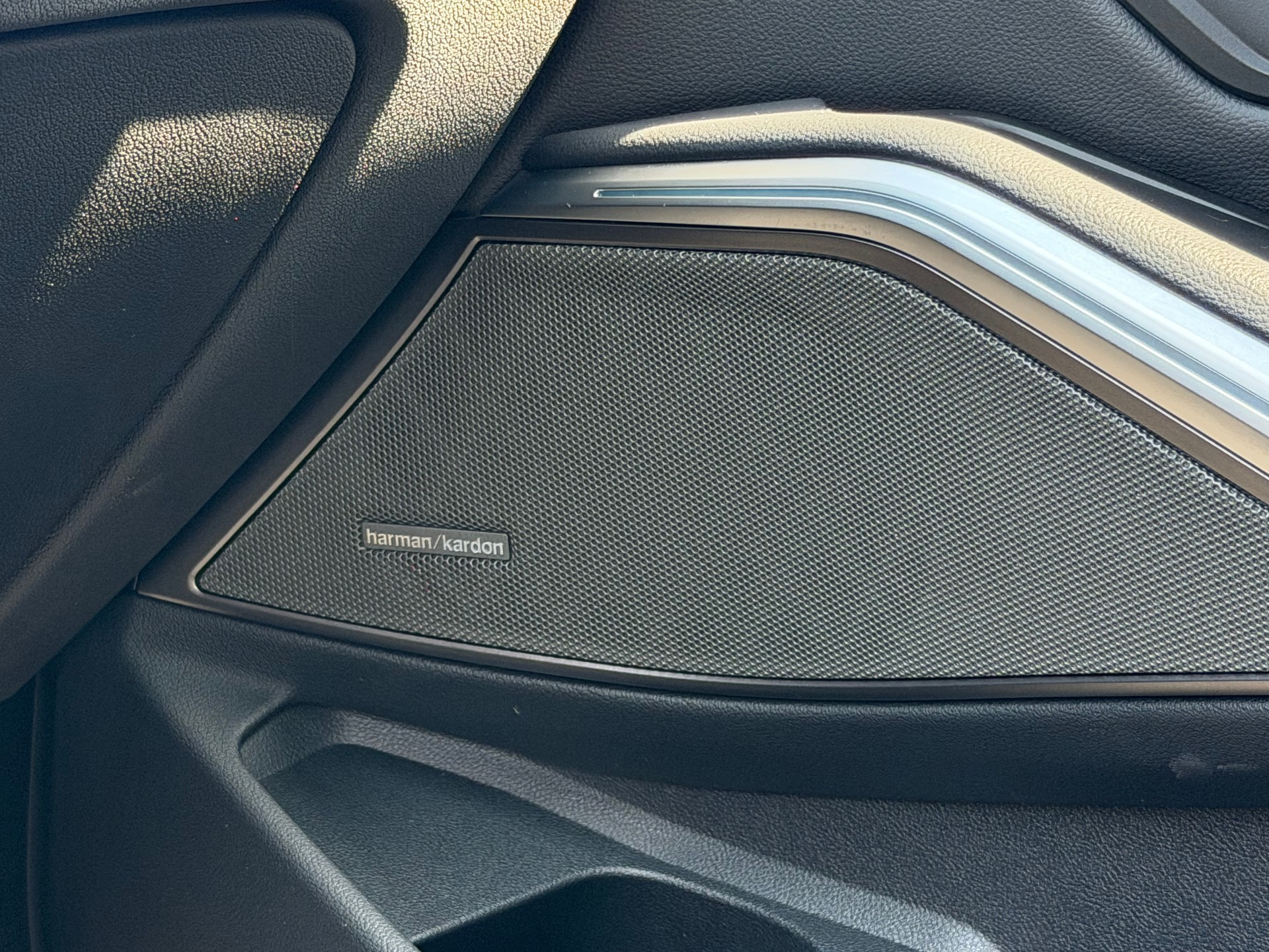 BMW 330e x DriveTouring Steptronic M Sport+++ANHÄNGERKUPPLUNG+++PANORAMADACH+++-image-10