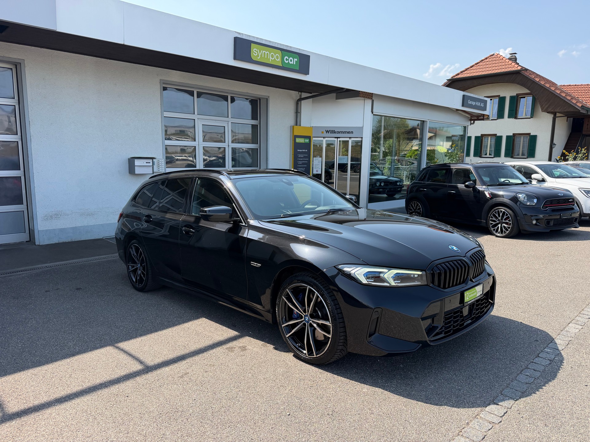 BMW 330e x DriveTouring Steptronic M Sport+++ANHÄNGERKUPPLUNG+++PANORAMADACH+++-image-0