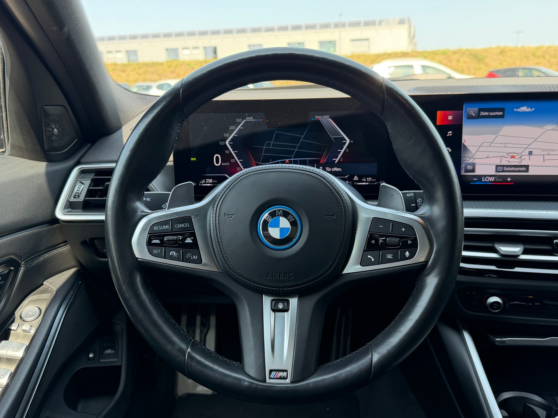 BMW 330e x DriveTouring Steptronic M Sport+++ANHÄNGERKUPPLUNG+++PANORAMADACH+++-image-8