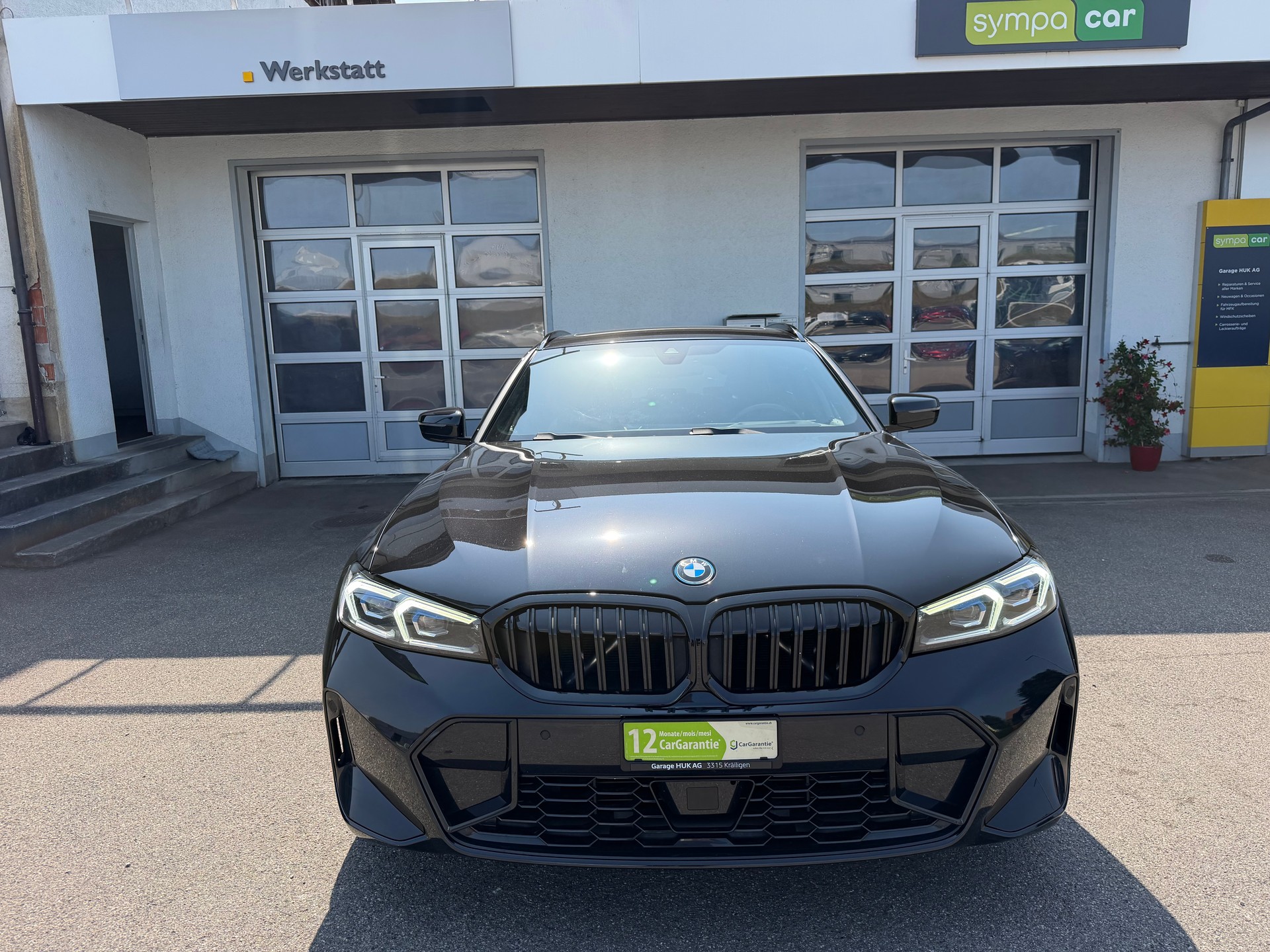 BMW 330e x DriveTouring Steptronic M Sport+++ANHÄNGERKUPPLUNG+++PANORAMADACH+++-image-2