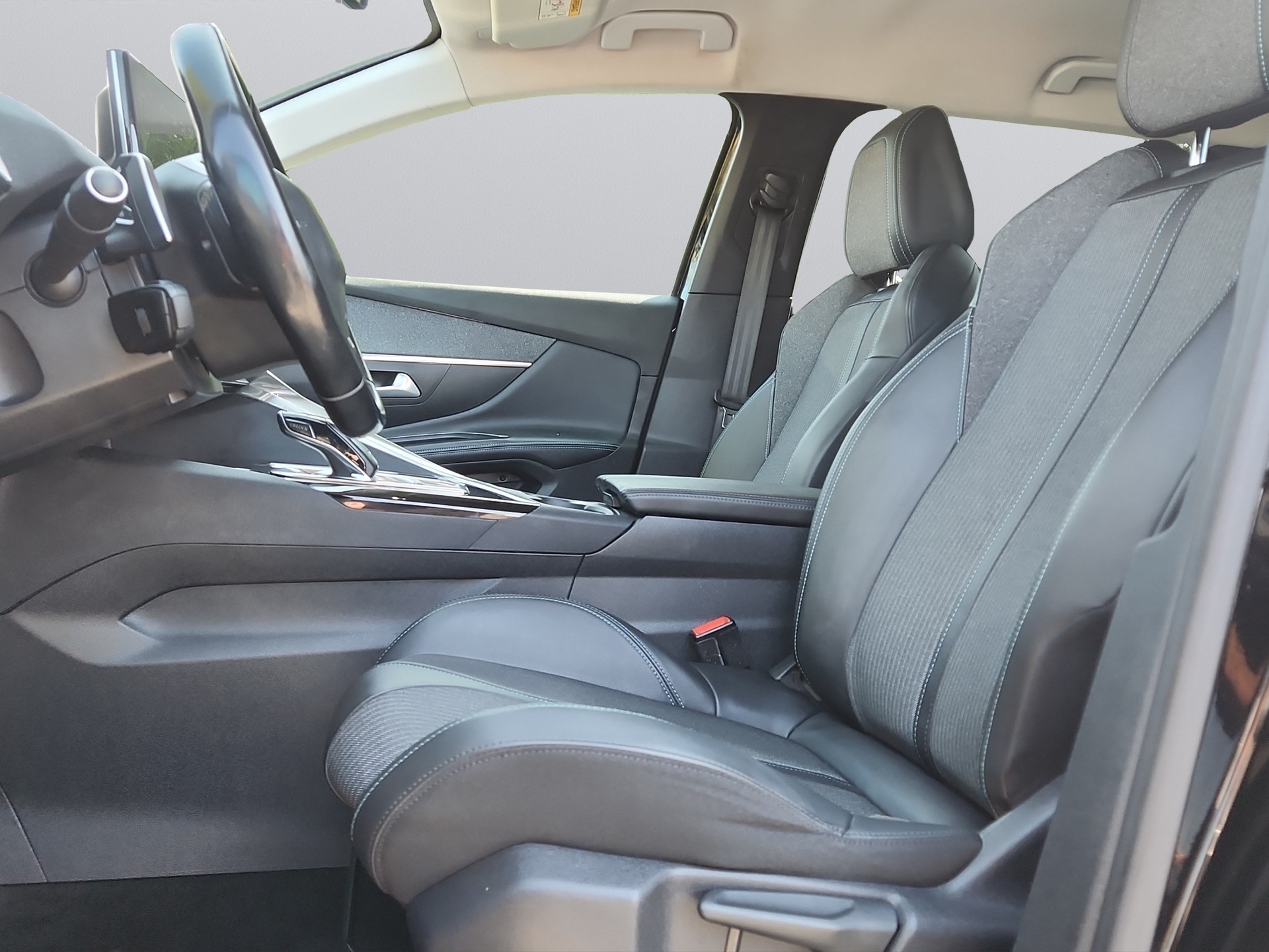 PEUGEOT 5008 1.5 BlueHDi Active Pack EAT8-image-8