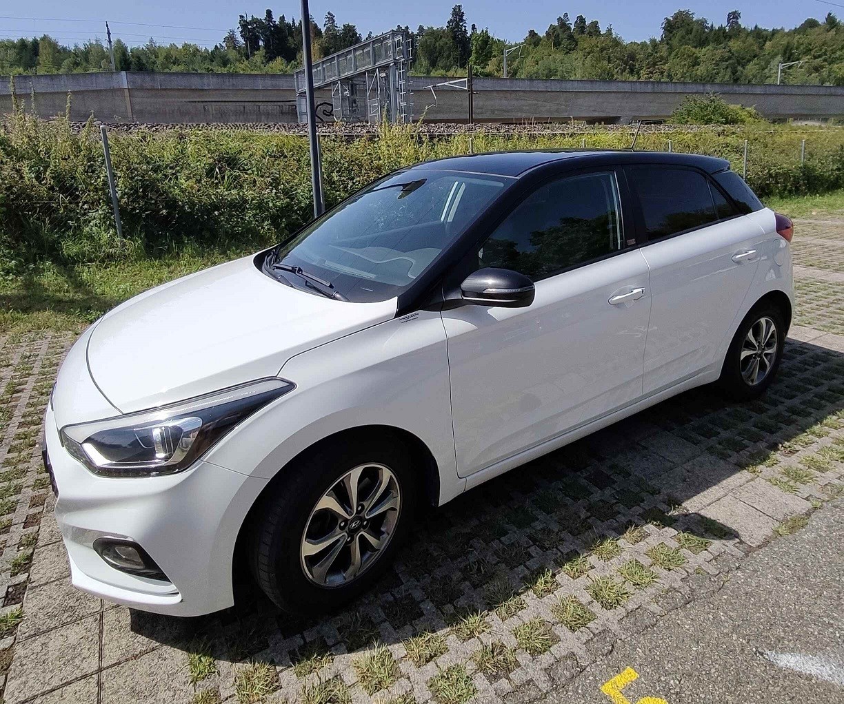 HYUNDAI i20 Active 1.0 T-GDi Amplia DCT-image-2