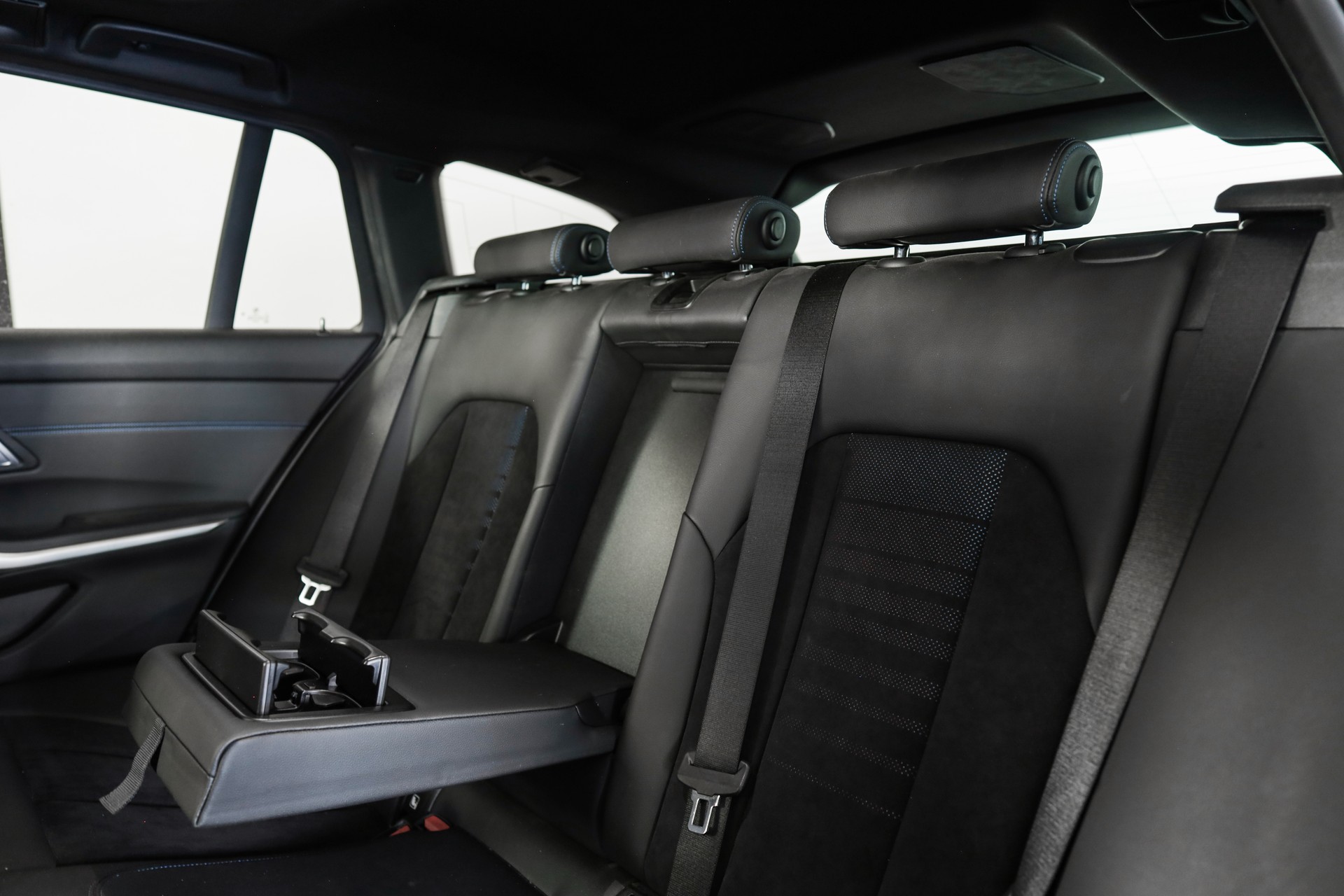 BMW M340d xDrive 48V Touring Steptronic Sport-image-12