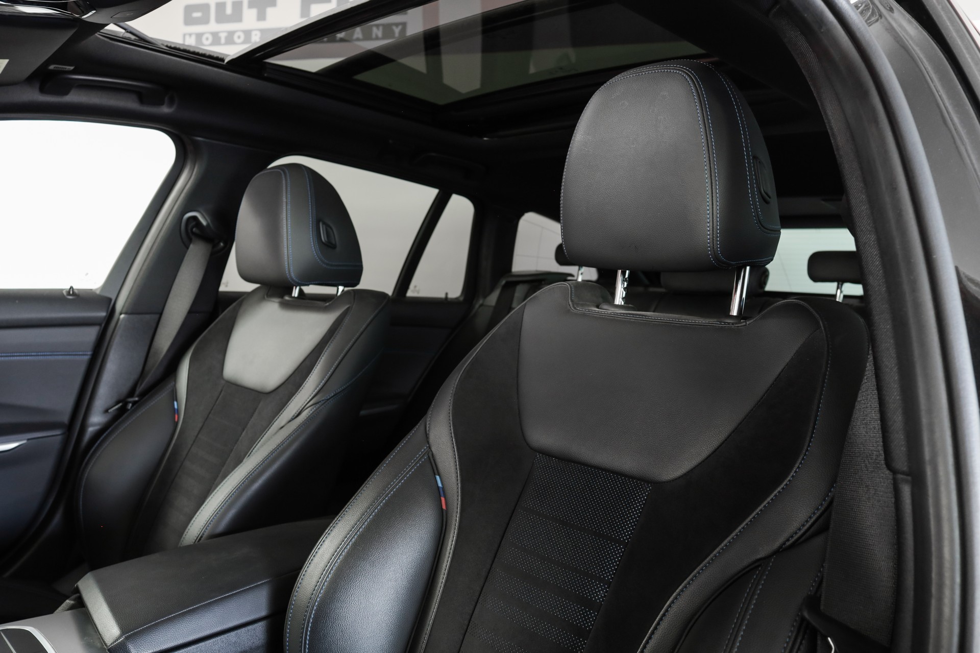 BMW M340d xDrive 48V Touring Steptronic Sport-image-10