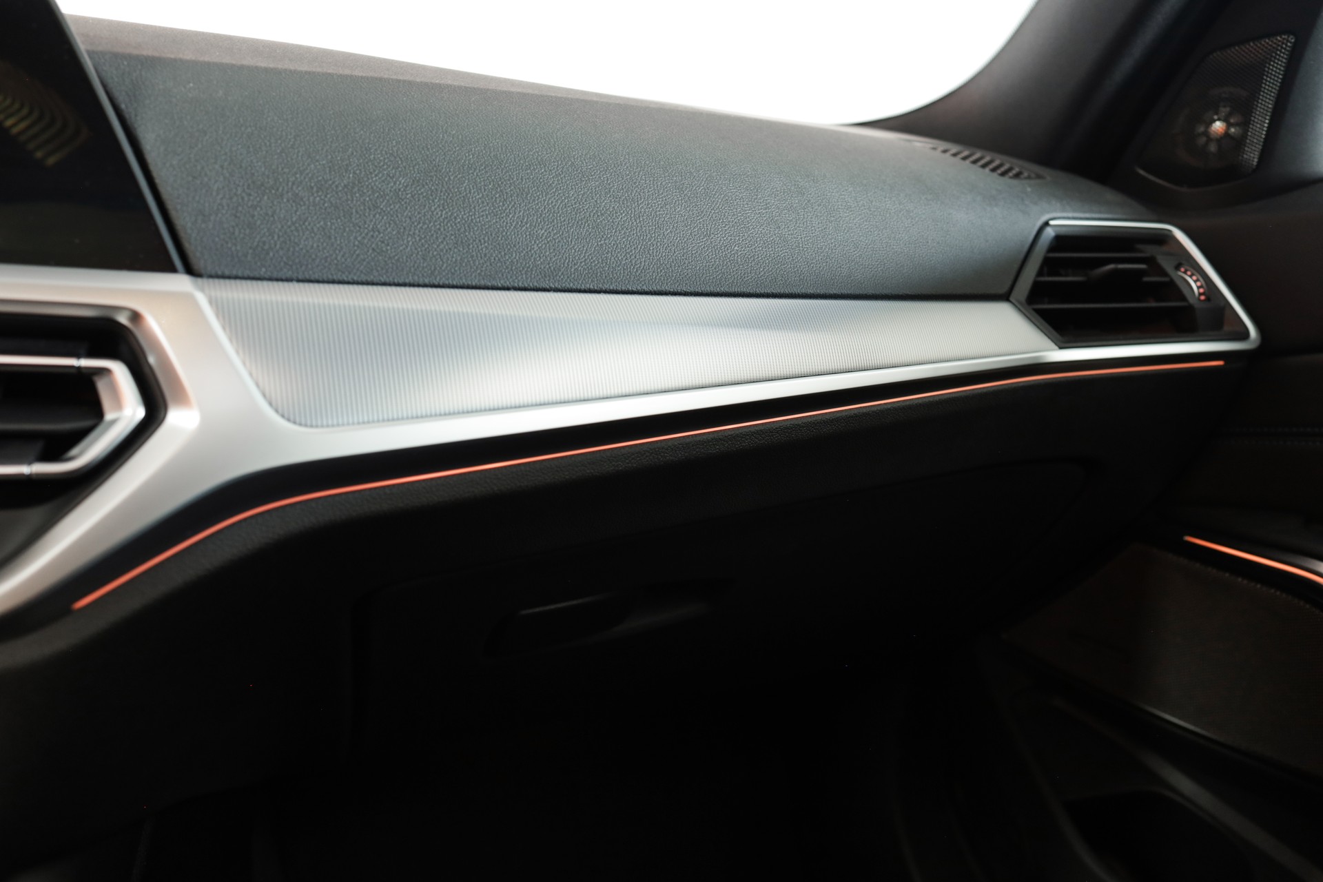 BMW M340d xDrive 48V Touring Steptronic Sport-image-23