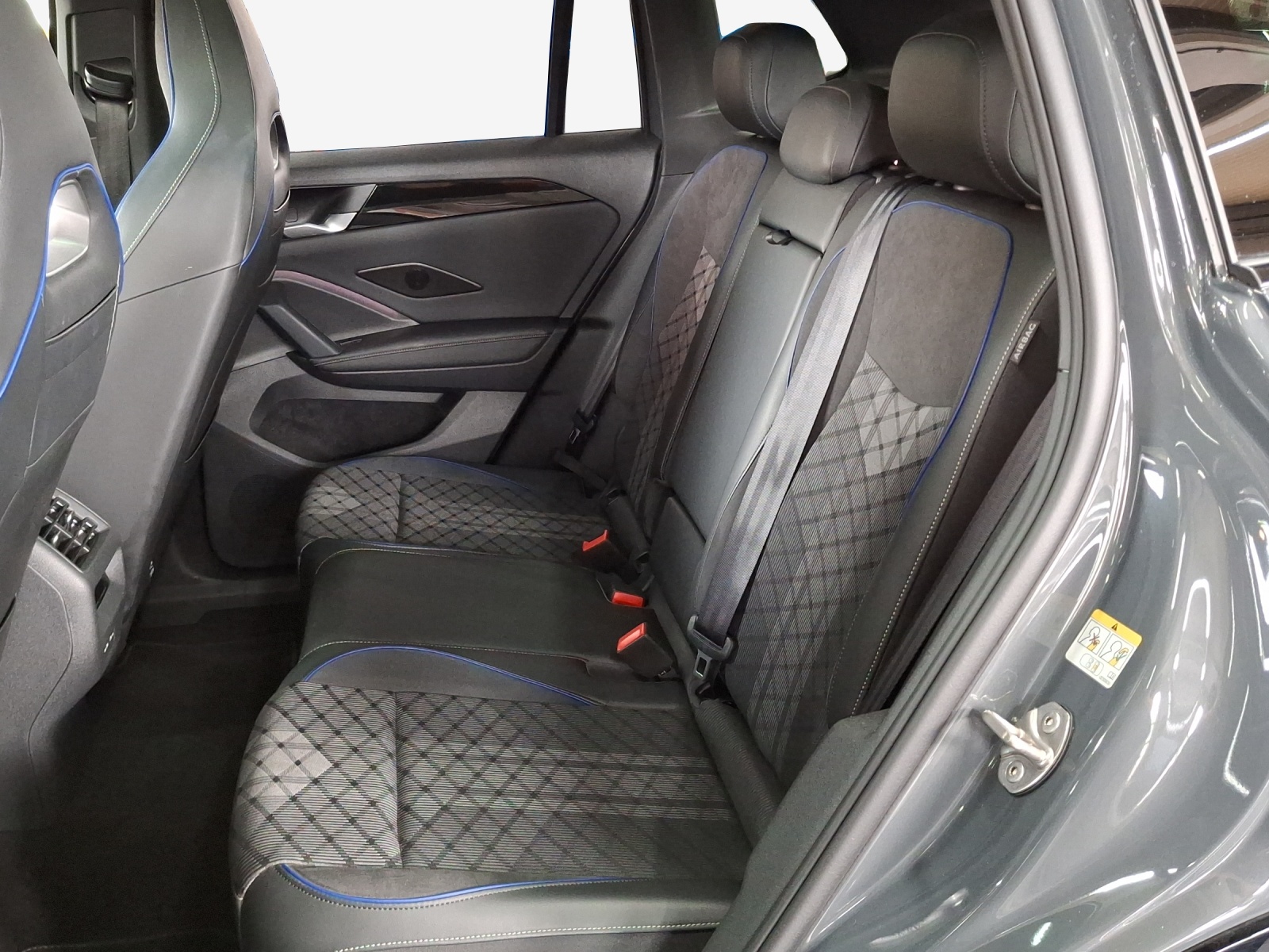 VW Tiguan 2.0 TSI DSG R-Line 4Motion-image-11