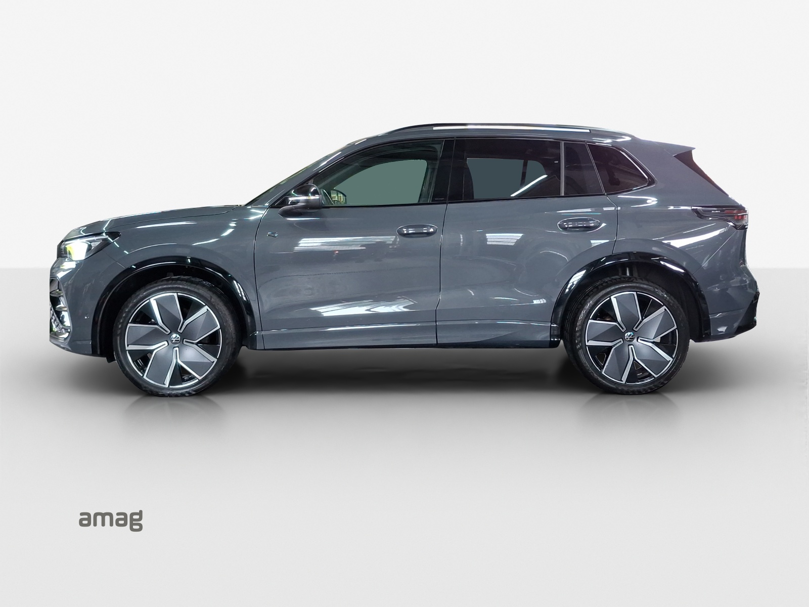 VW Tiguan 2.0 TSI DSG R-Line 4Motion-image-1