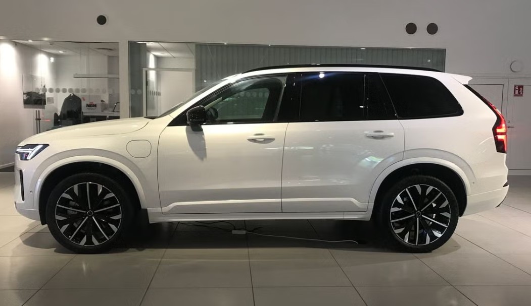 VOLVO XC90 T8 eAWD PluginHybrid Ultra Dark Geartronic-showroom-element-1