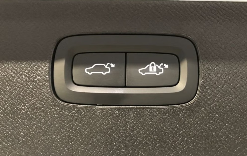 VOLVO XC90 T8 eAWD PluginHybrid Ultra Dark Geartronic-image-6