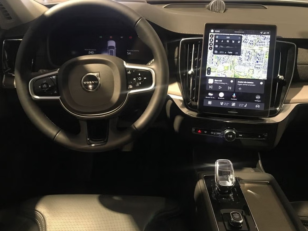 VOLVO XC90 T8 eAWD PluginHybrid Ultra Dark Geartronic-image-7