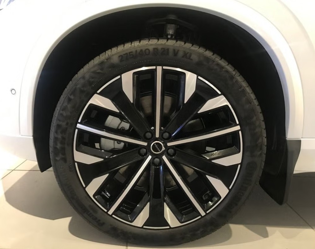 VOLVO XC90 T8 eAWD PluginHybrid Ultra Dark Geartronic-image-12