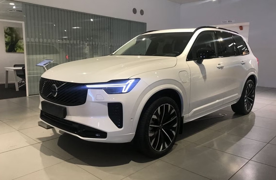 VOLVO XC90 T8 eAWD PluginHybrid Ultra Dark Geartronic