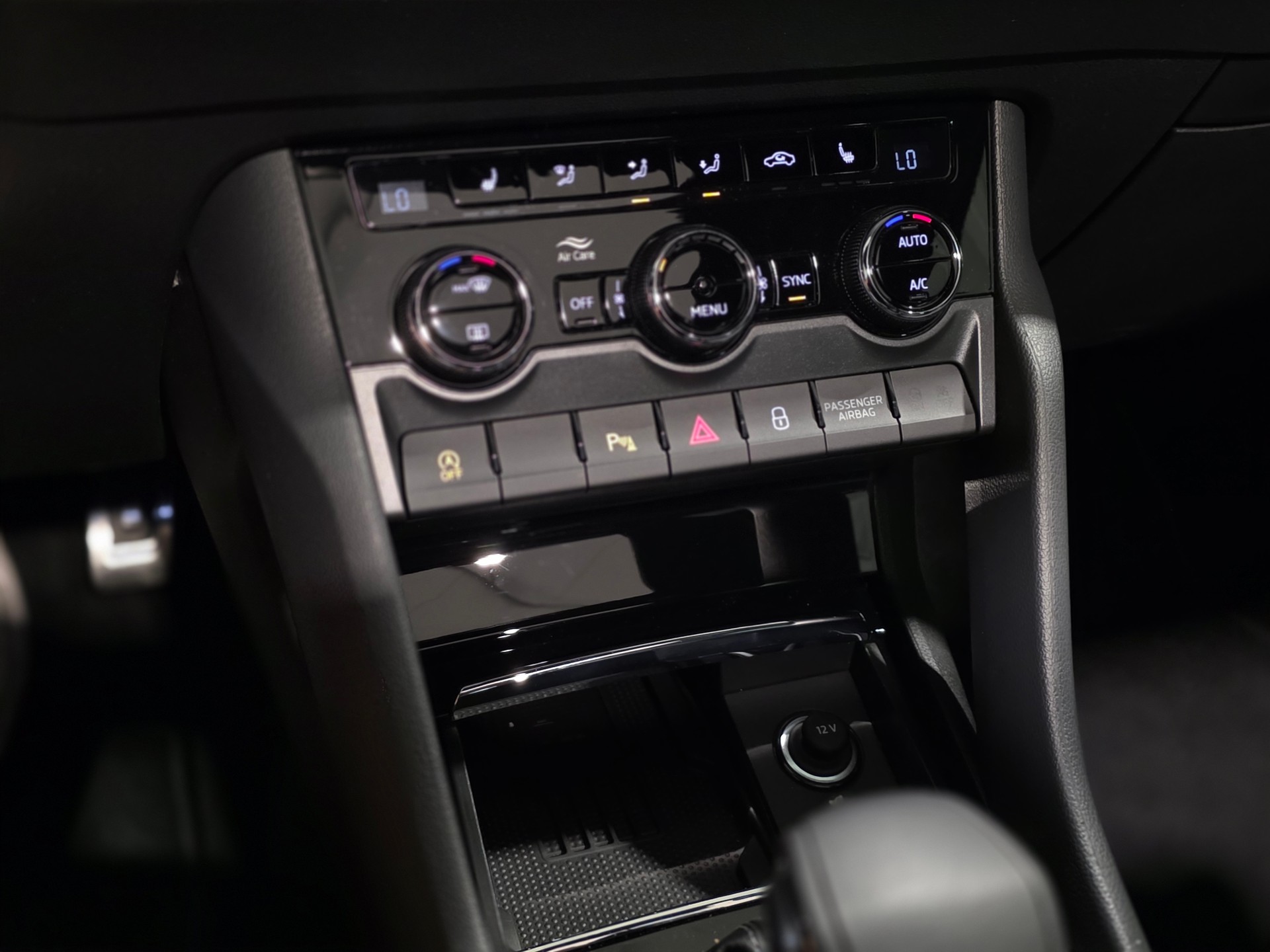 SKODA Karoq 1.5 TSI SportLine DSG-image-13