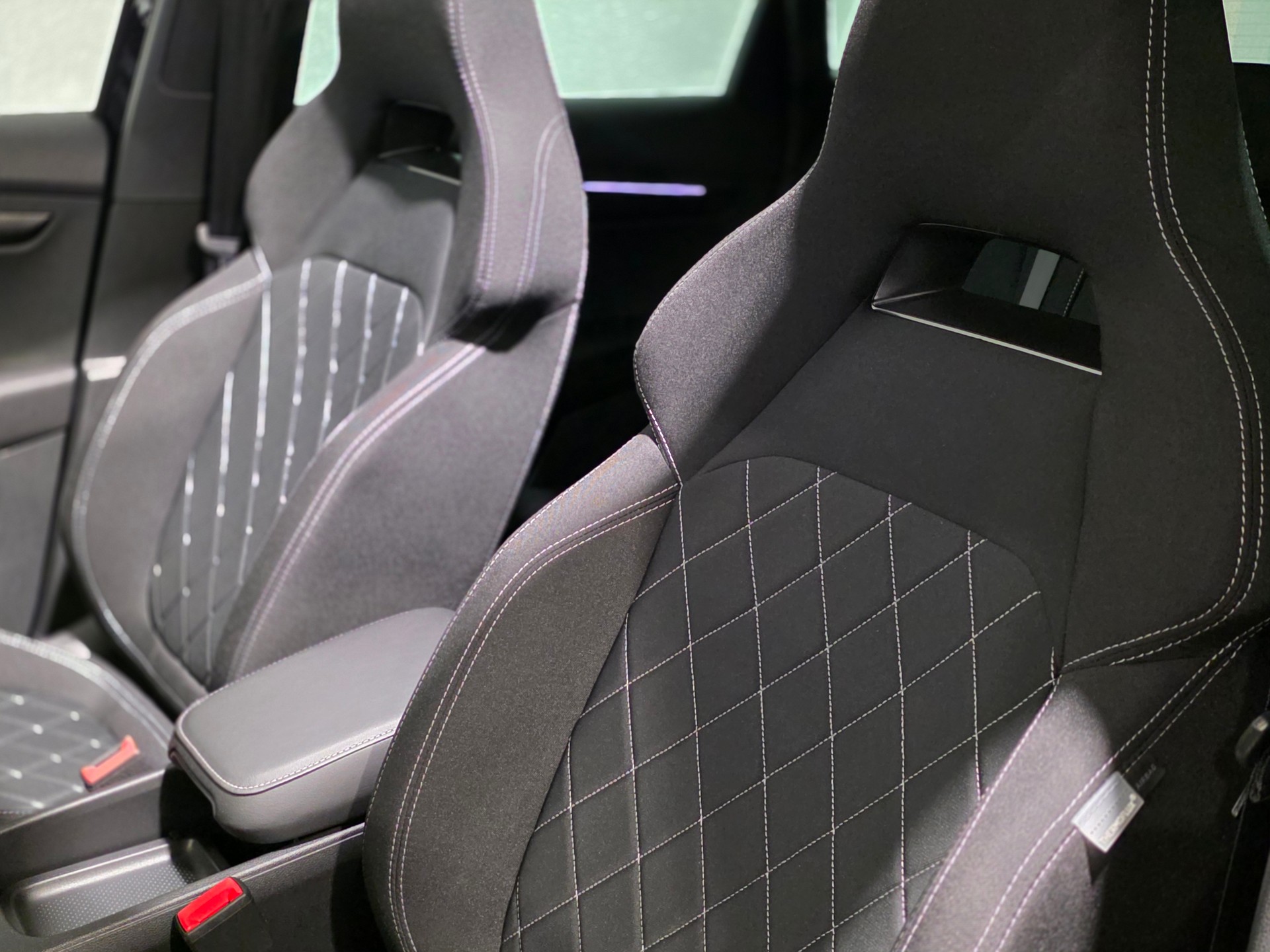 SKODA Karoq 1.5 TSI SportLine DSG-image-15