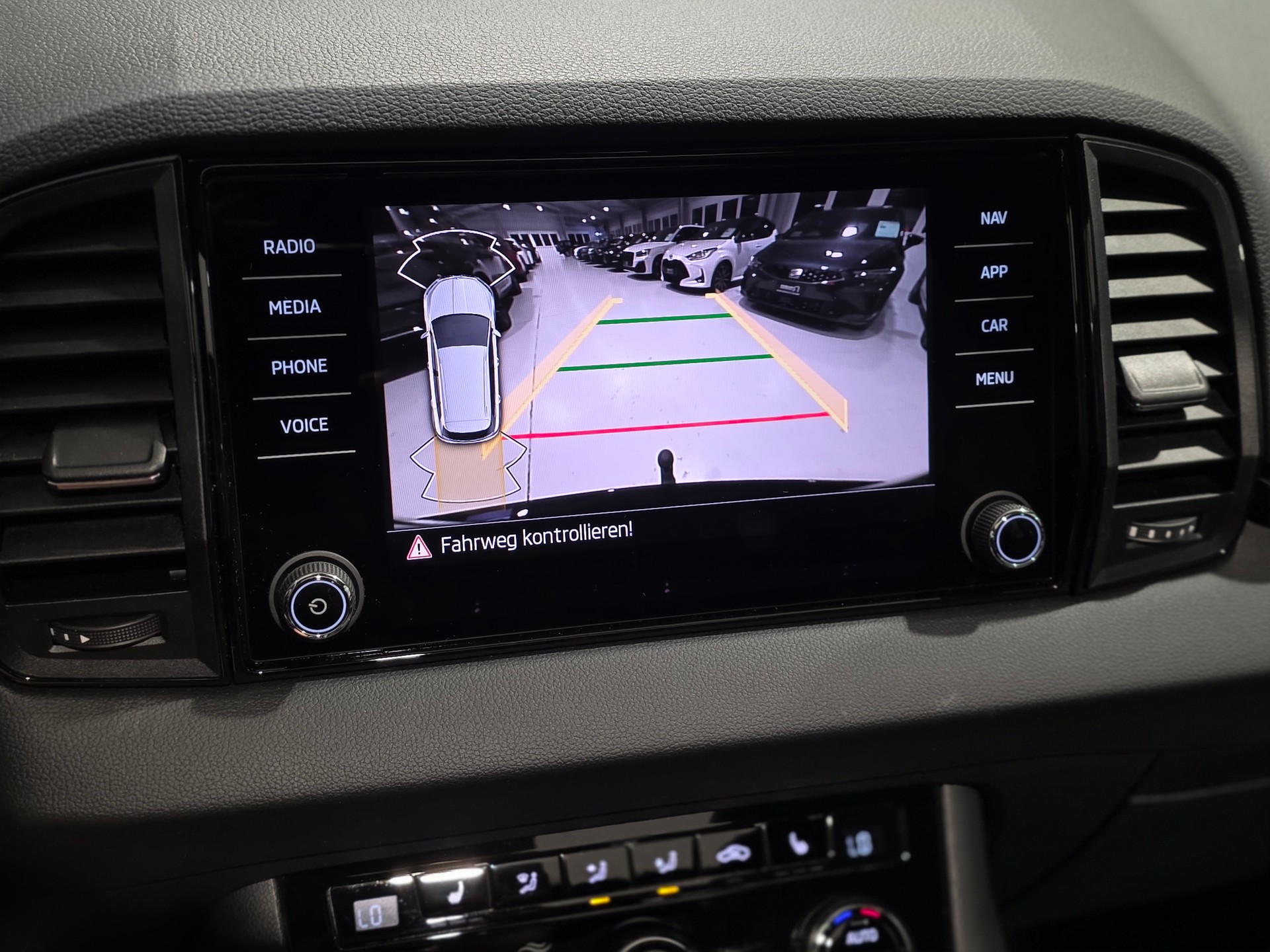 SKODA Karoq 1.5 TSI SportLine DSG-image-12