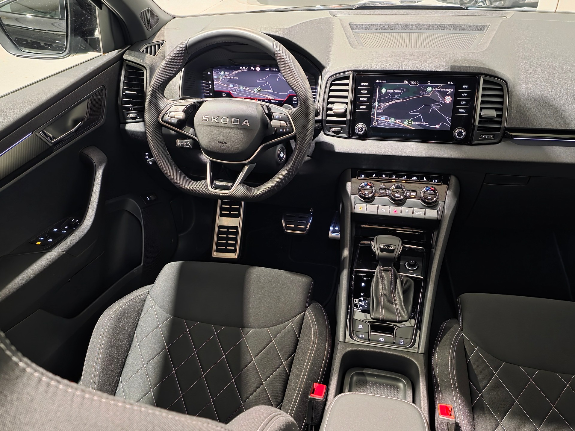SKODA Karoq 1.5 TSI SportLine DSG-image-6