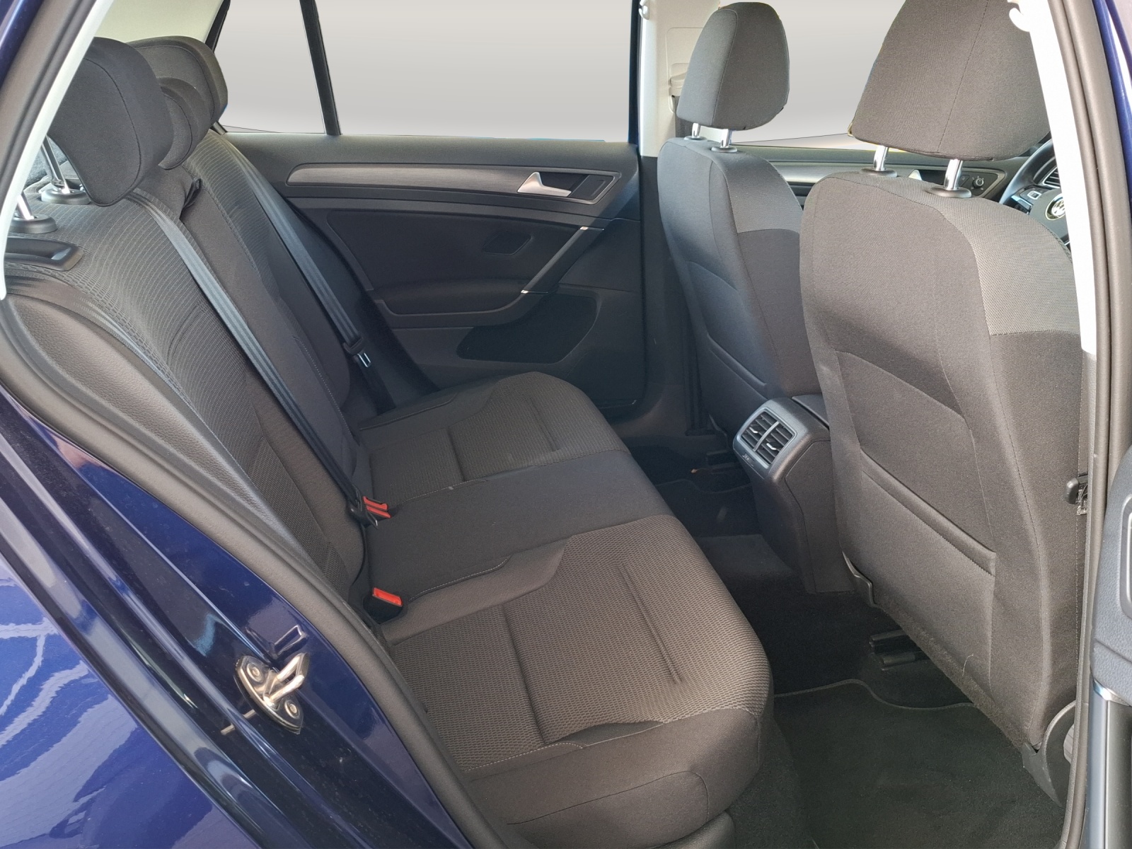 VW Golf 1.6 TDI Comfortline mit ACC - Spurwechselassistent - Rückfahrkamera - Spurassistent-image-9
