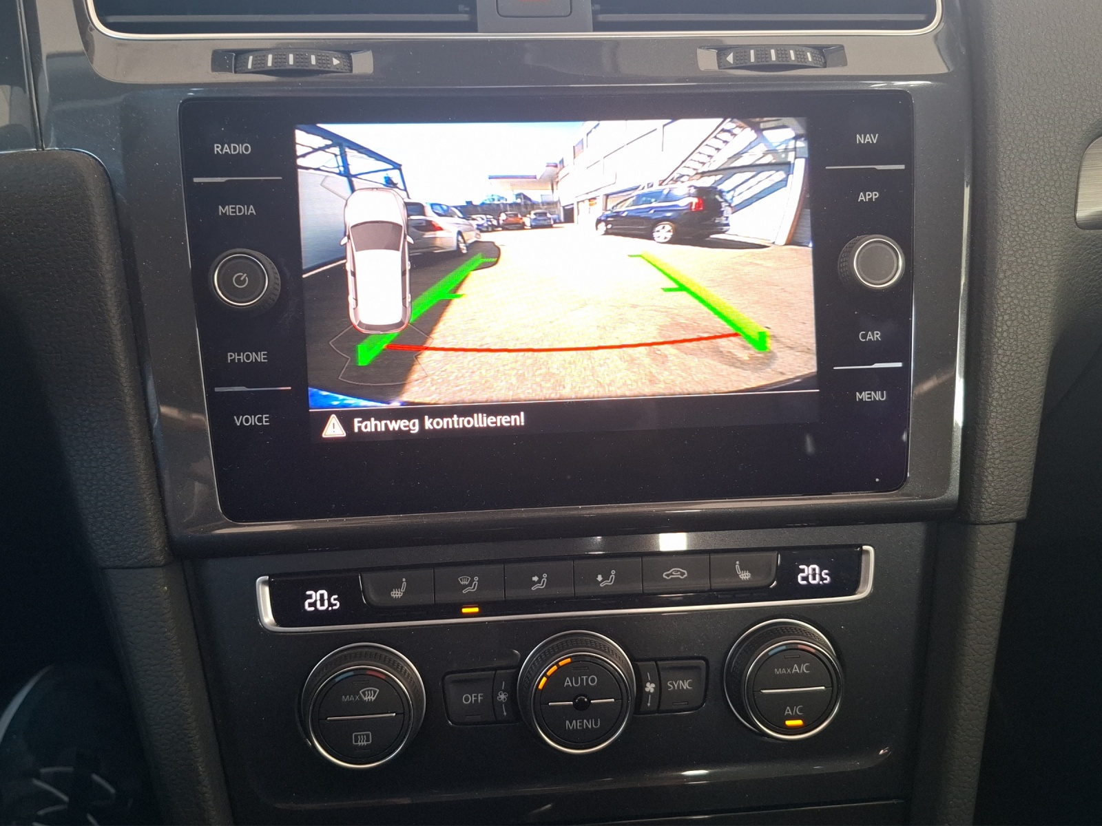 VW Golf 1.6 TDI Comfortline mit ACC - Spurwechselassistent - Rückfahrkamera - Spurassistent-image-13