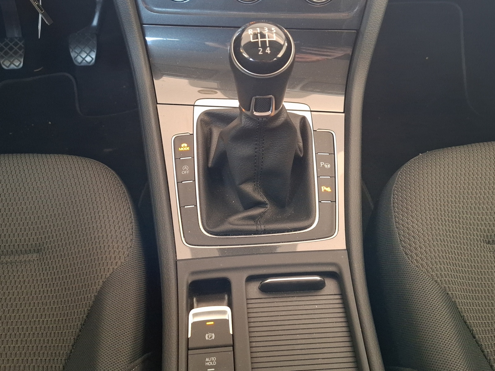 VW Golf 1.6 TDI Comfortline mit ACC - Spurwechselassistent - Rückfahrkamera - Spurassistent-image-14