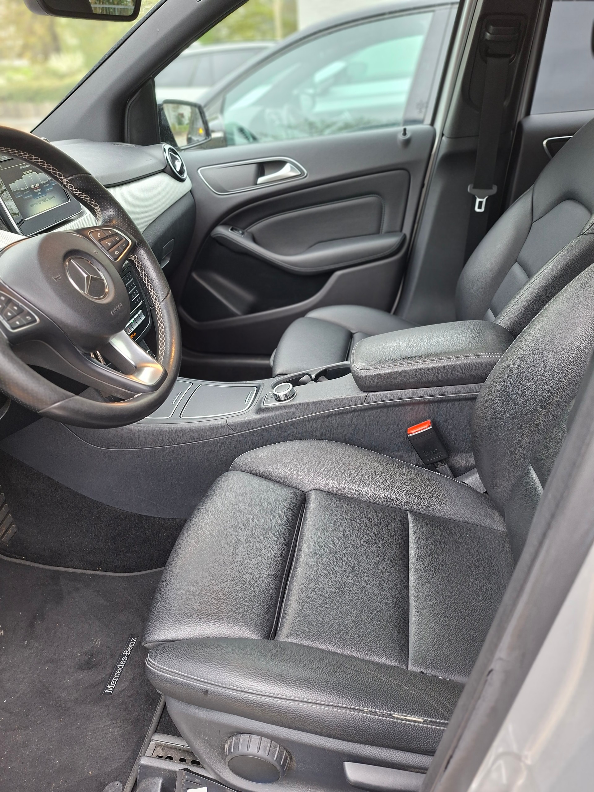 MERCEDES-BENZ B 220 CDI Swiss Star Edition Urban 4Matic 7G-DCT-image-13