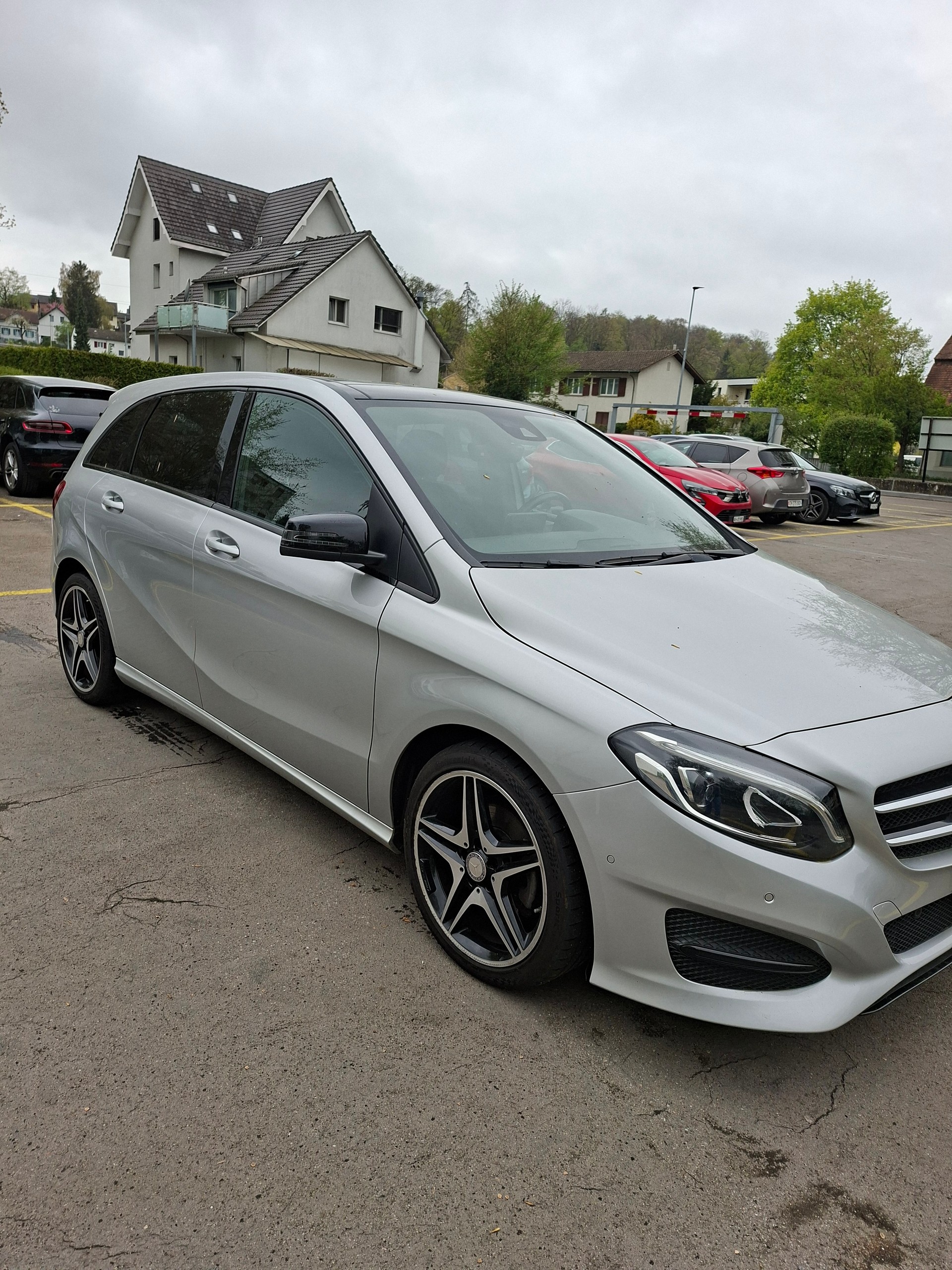 MERCEDES-BENZ B 220 CDI Swiss Star Edition Urban 4Matic 7G-DCT-image-4