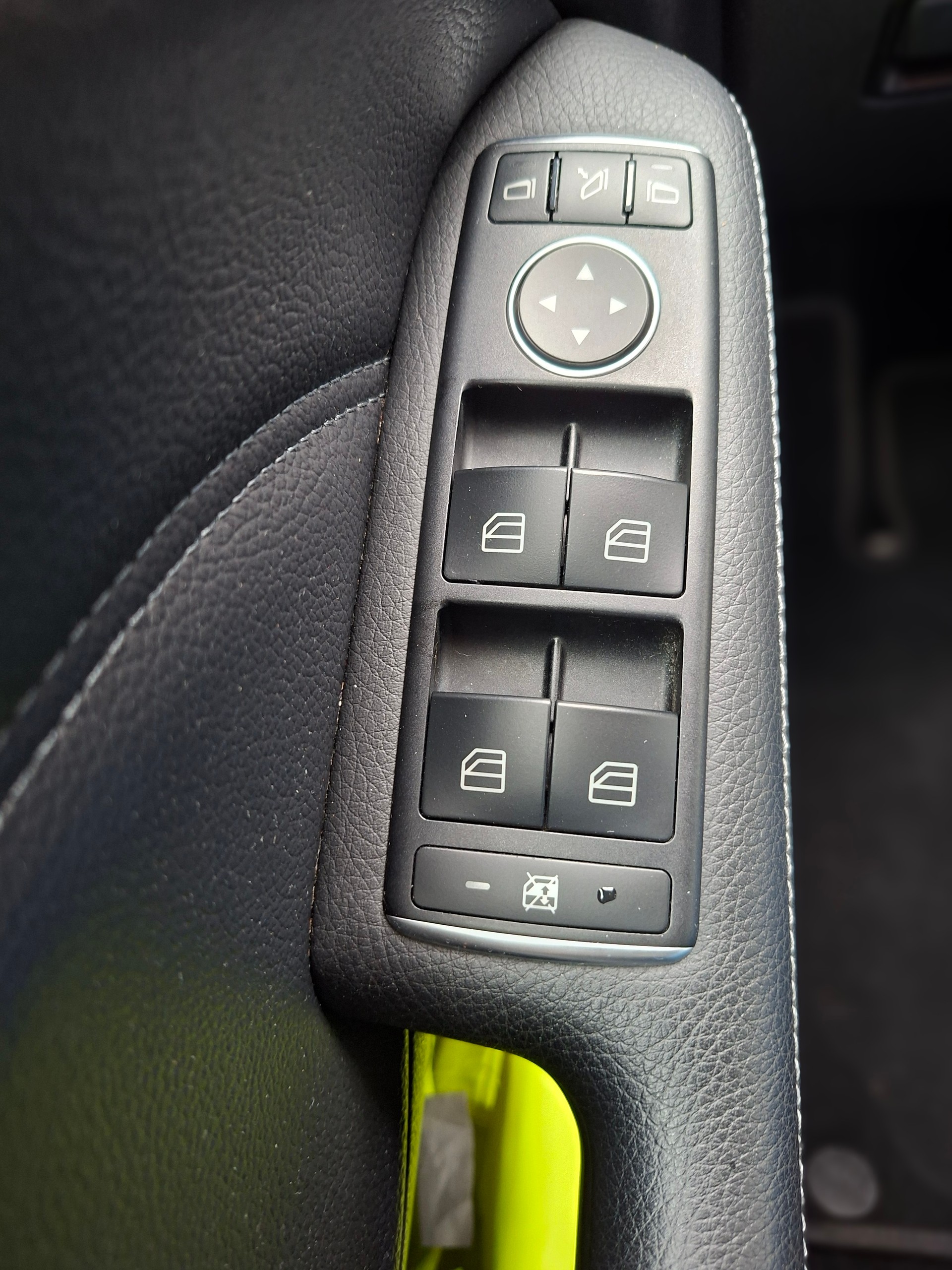 MERCEDES-BENZ B 220 CDI Swiss Star Edition Urban 4Matic 7G-DCT-image-12