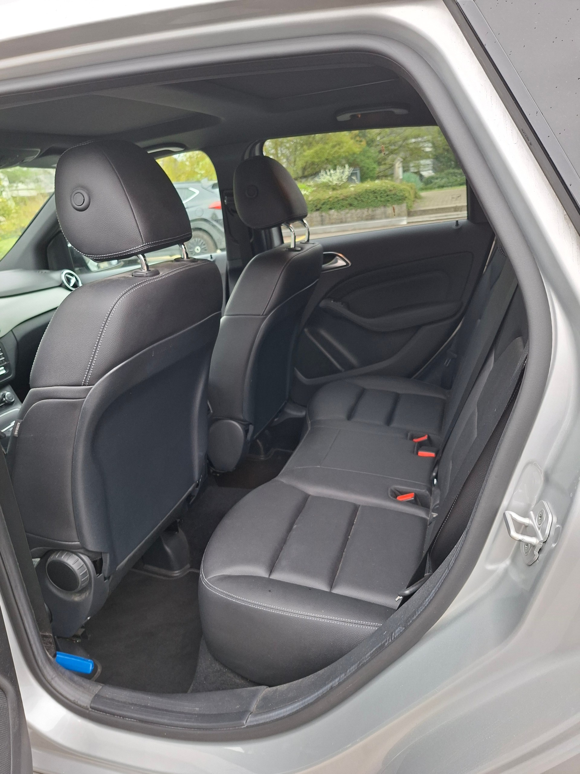 MERCEDES-BENZ B 220 CDI Swiss Star Edition Urban 4Matic 7G-DCT-image-6