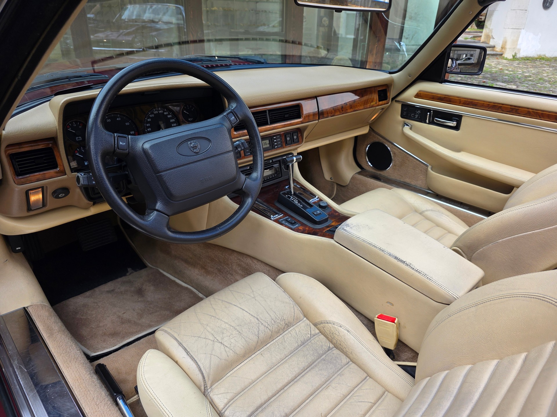 JAGUAR XJS 6.0 V12 Convertible-image-13