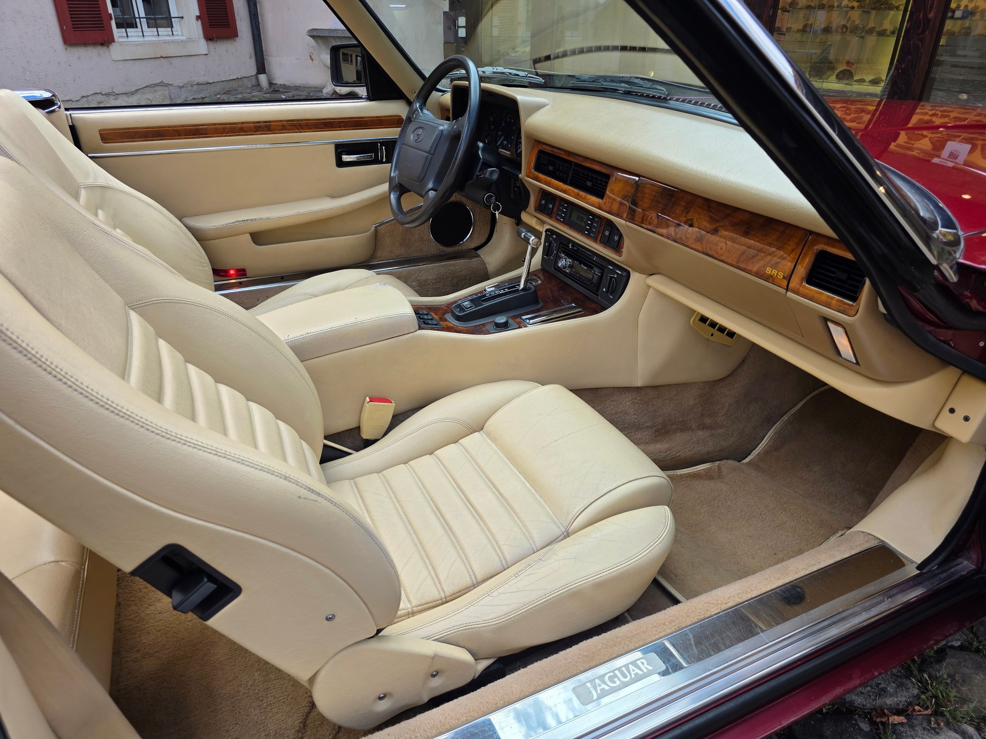 JAGUAR XJS 6.0 V12 Convertible-image-9