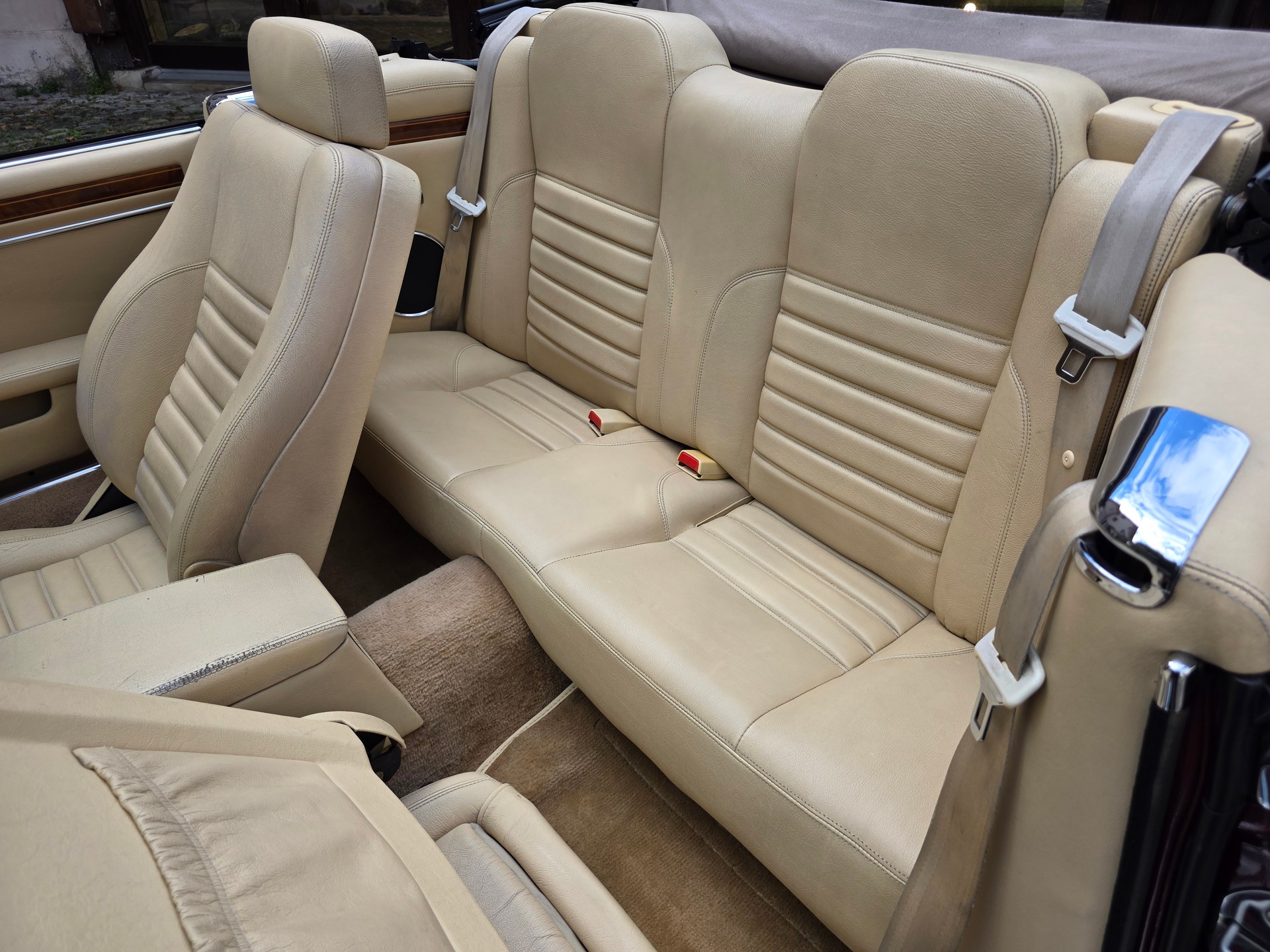 JAGUAR XJS 6.0 V12 Convertible-image-14