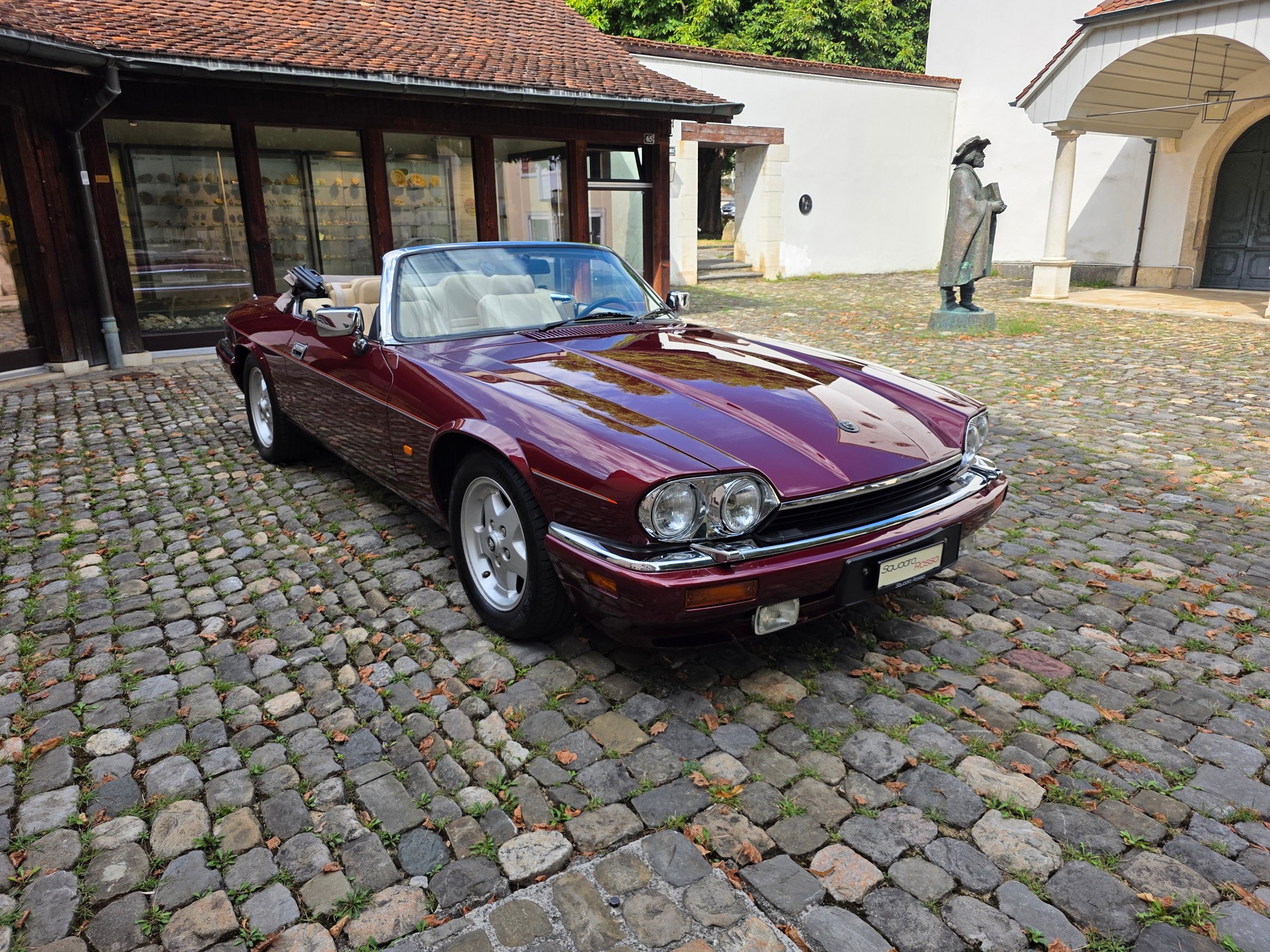 JAGUAR XJS 6.0 V12 Convertible-image-1