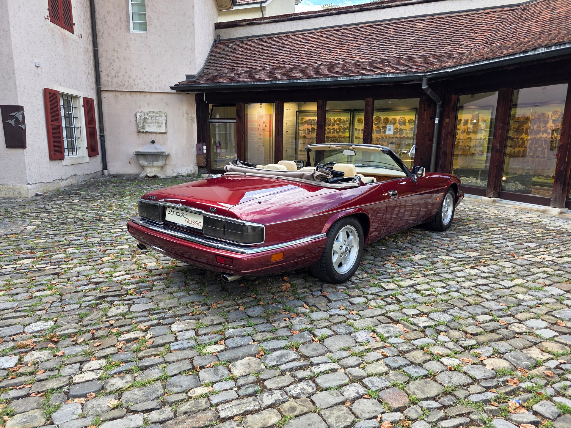 JAGUAR XJS 6.0 V12 Convertible-image-7