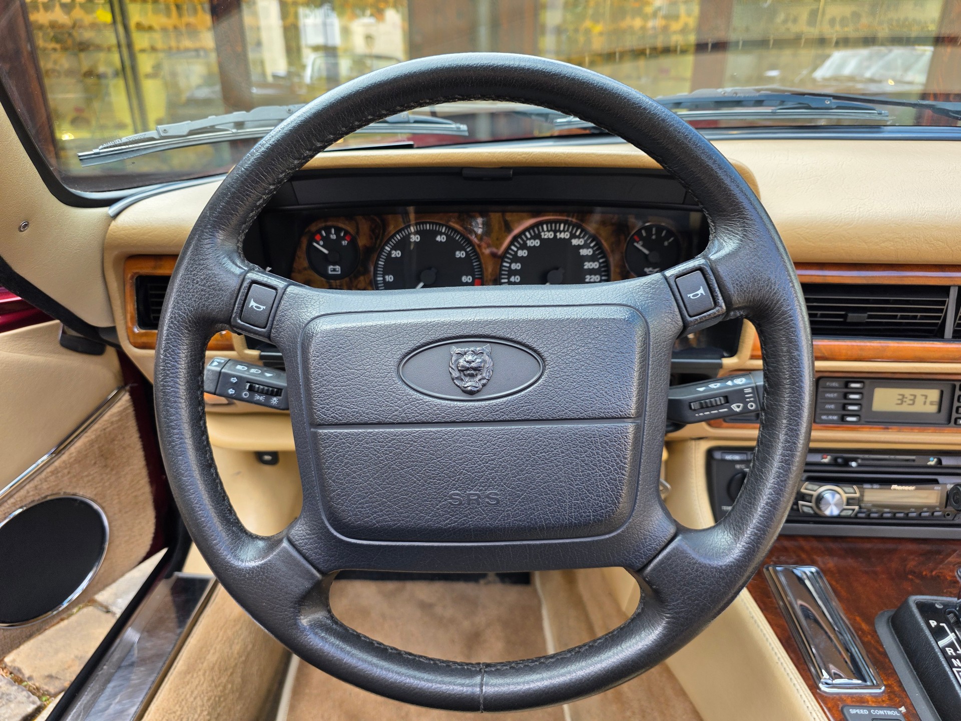 JAGUAR XJS 6.0 V12 Convertible-image-12