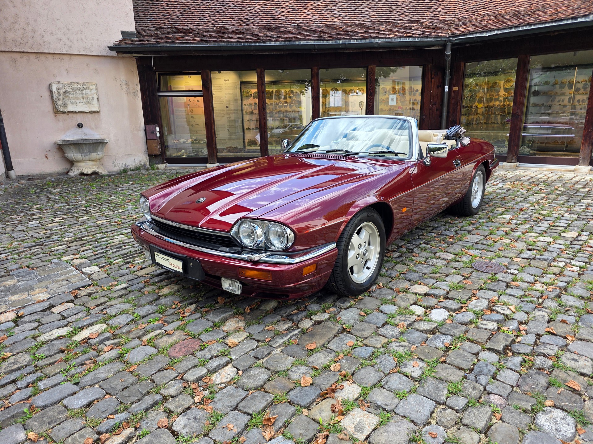 JAGUAR XJS 6.0 V12 Convertible-image-3